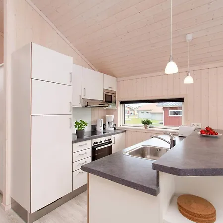 בית נופש Modern With Sauna Near Beaches